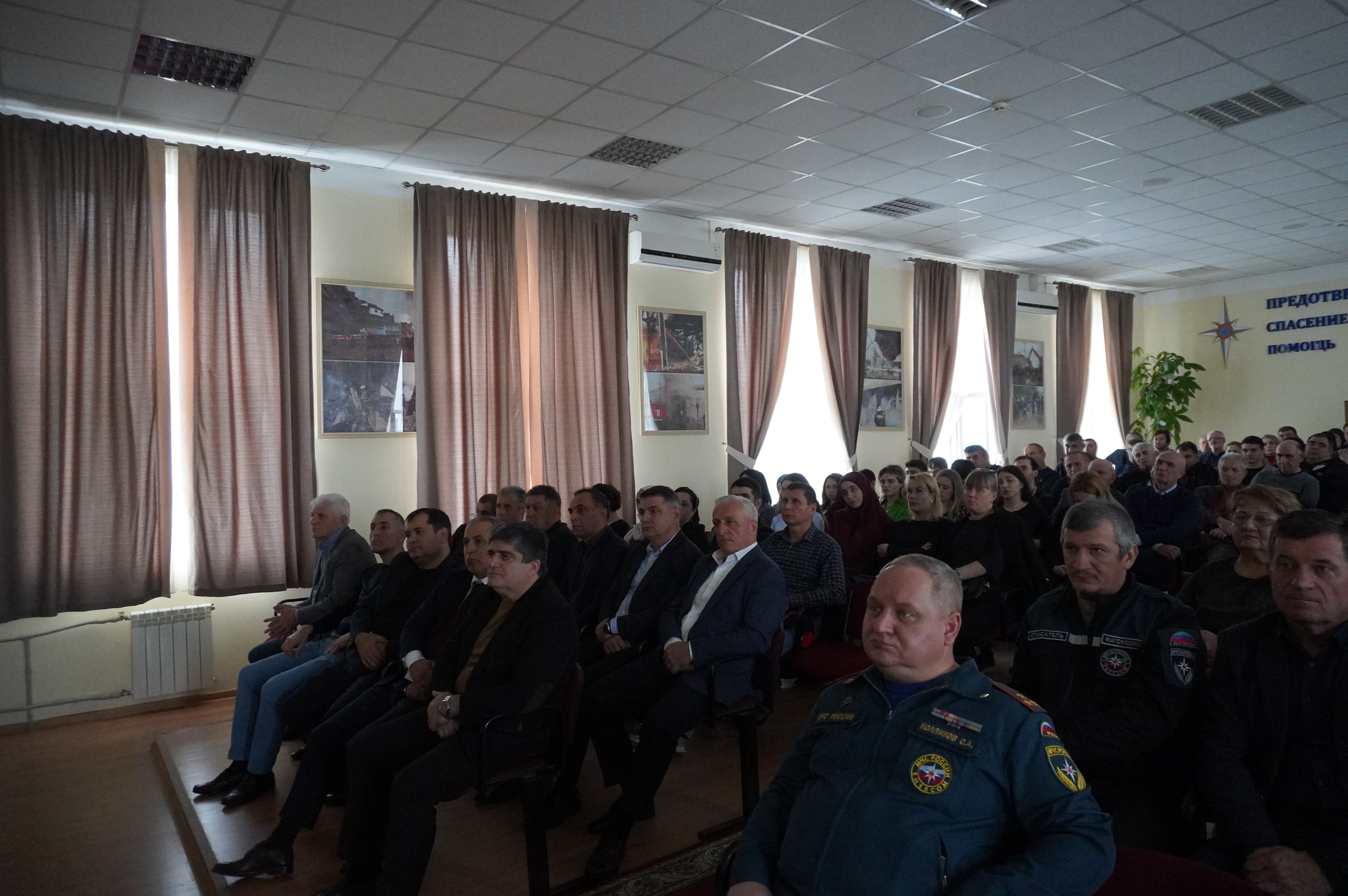 В МЧС Дагестана прошел коллективный просмотр документального фильма "Битва за Кавказ".